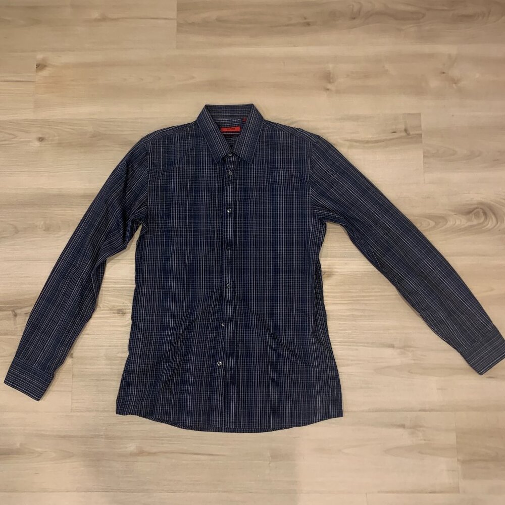 Men's Hugo Boss red tag Dress Shirt in a plaid pattern  size Medium